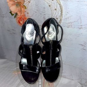 Bebe black cop up heels size 9 EUC